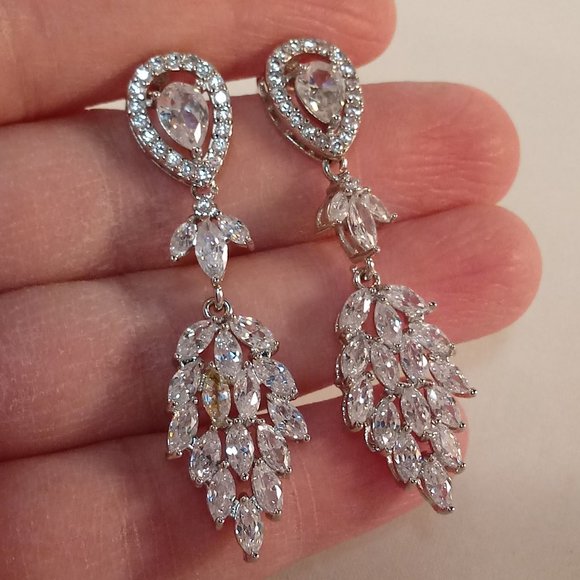 Jewelry 18k White Gold Filled Leaf Grapes White Diamond Zircon Drop Dangle Stud Earrings